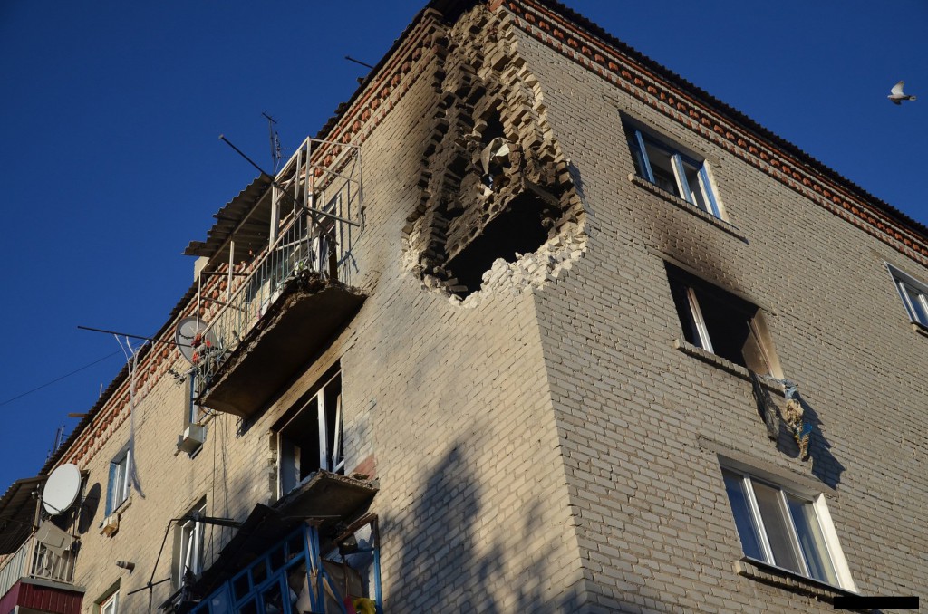 35 поврежденных домов, разбитая аптека и пятикратные тарифы у таксистов: опубликованы фото поледствий взрывов в Сватово