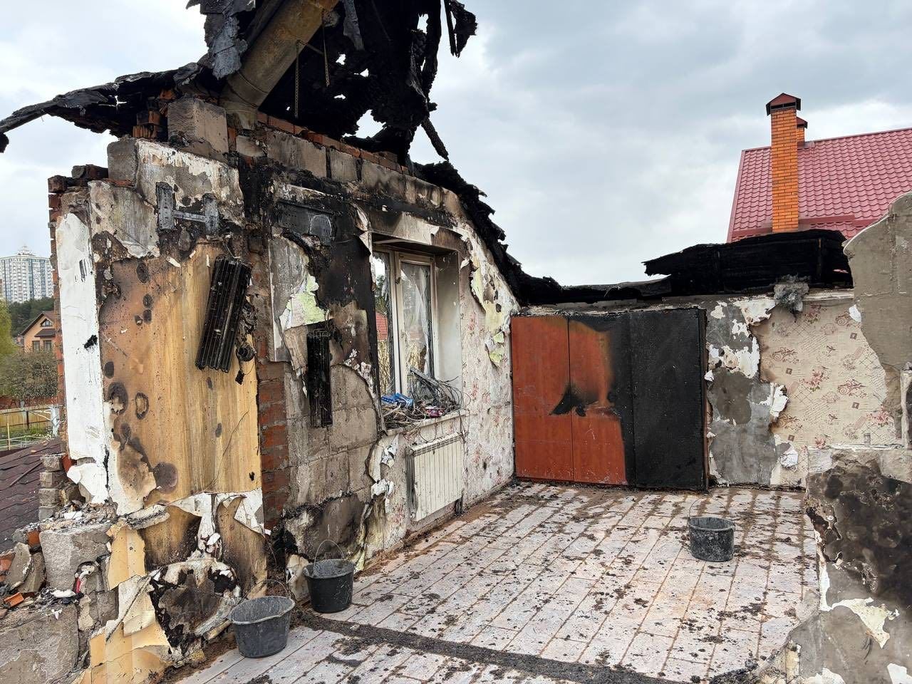 Сергей "Флеш"Бескрестнов показал, как выглядит его дом после атаки российских дронов 20 апреля