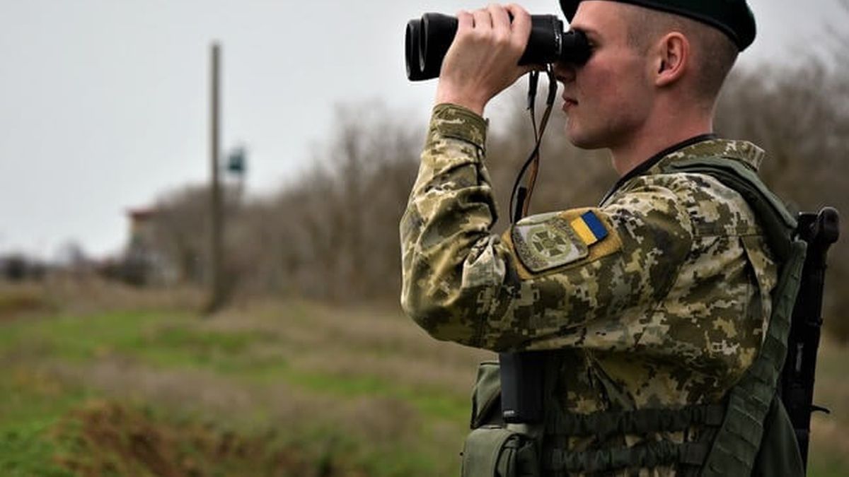 ​В дождевике и с иконами: житель Луганщины пытался прорваться в Россию – пограничники выложили в Сеть кадры