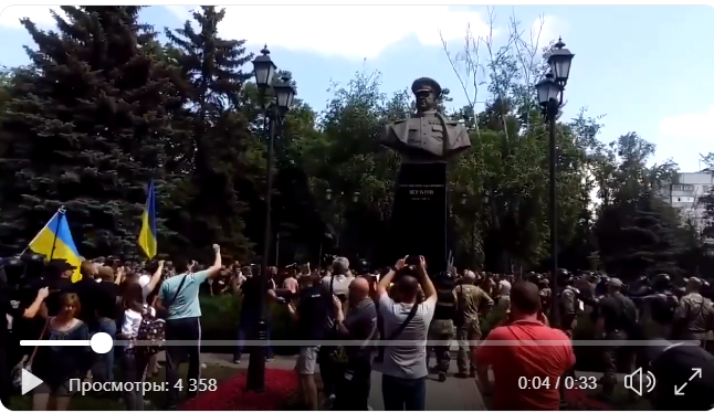 Россияне потрясены сносом памятника Жукову: видео из Харькова вызвало грандиозный скандал в РФ