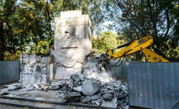 Никакой пропаганды "совка": в Польше снесли последний памятник армии СССР - РФ грозится отомстить санкциями