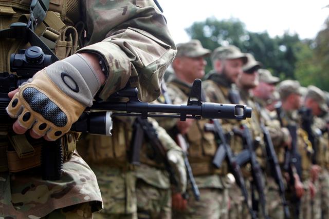 "Азов": боевики нанесли удар по Коминтерново, ранены мирные жители, идут бои за Саханку