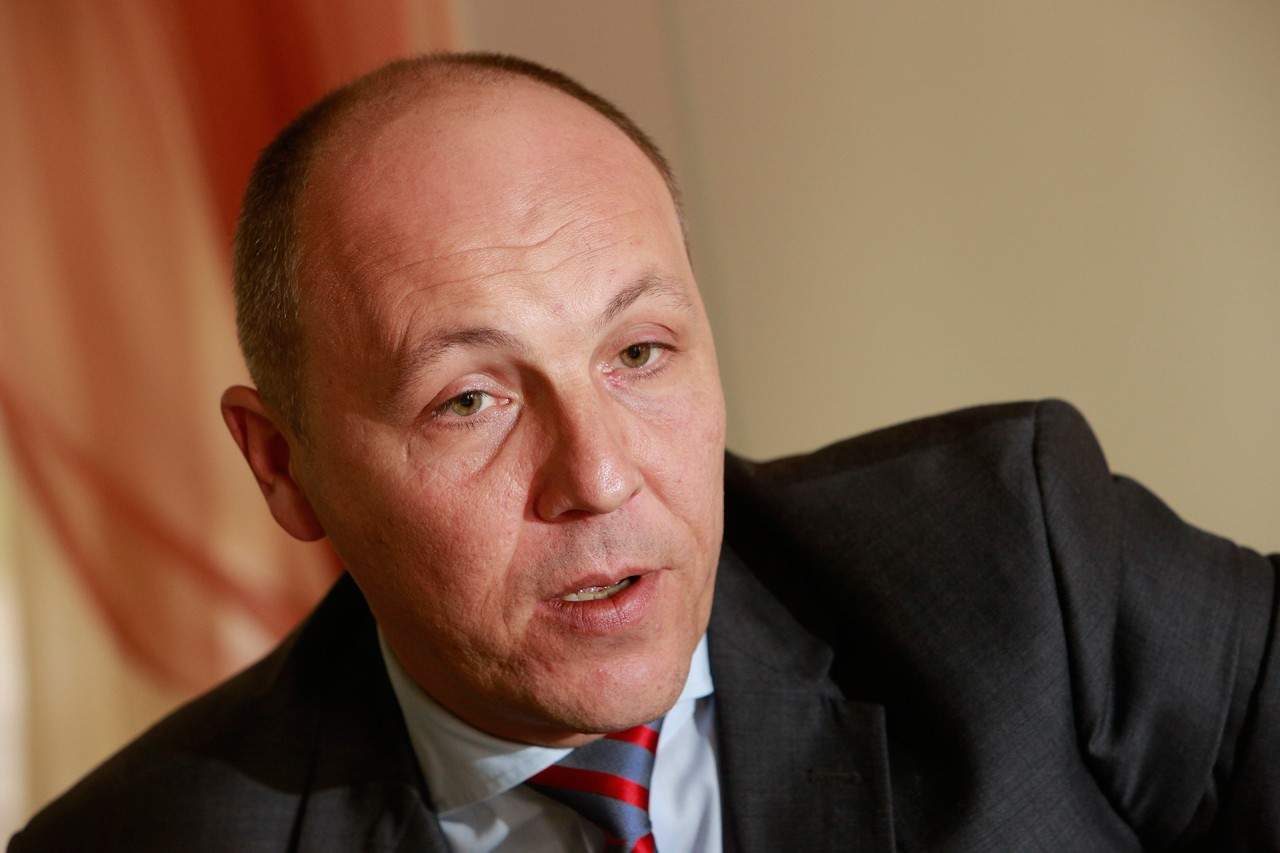 Парубий зашел в здание ГПУ на допрос и заинтриговал журналистов весьма важными деталями по Евромайдану