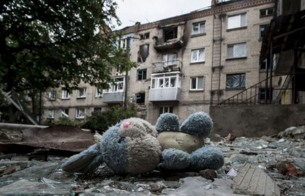 "Жаркая" ночь в Горловке: ранена одна жительница, разрушены четыре дома