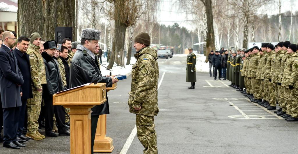 Порошенко: десятки тысяч украинских военных дали нам сильные аргументы для минских переговоров