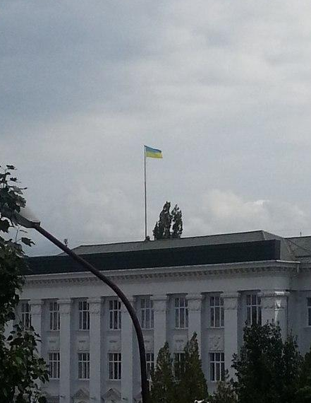 Над Северодонецком развевается украинский флаг