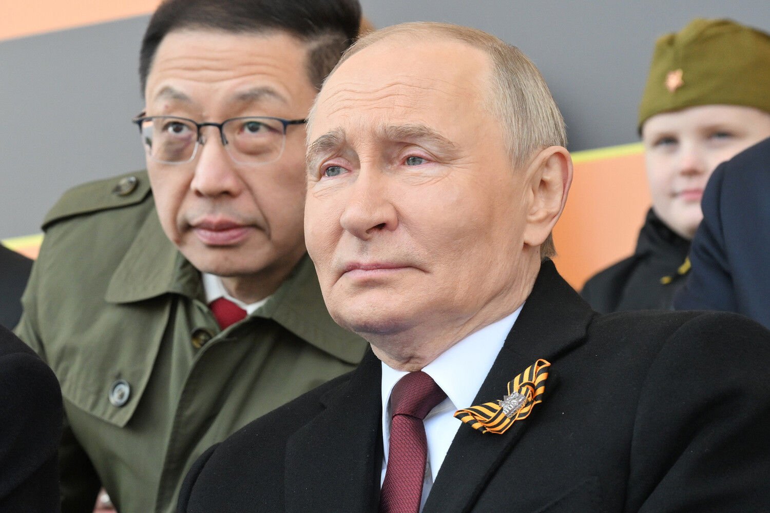 "Бросилось в глаза", – Галлямов прокомментировал праздничную речь Путина на параде Победы