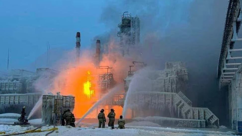Удар по газовому гиганту в РФ: оккупанты остались без топлива и перебрасывают ПВО с фронта в тыл