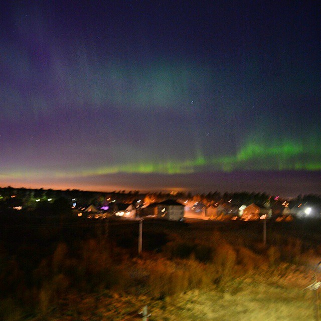 Жители Санкт-Петербурга наблюдают северное сияние