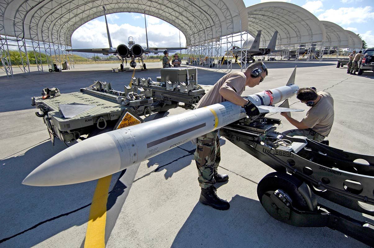 ​Гроза авиации с засекреченной скоростью: СМИ поделились деталями о ракете AIM-7 Sparrow