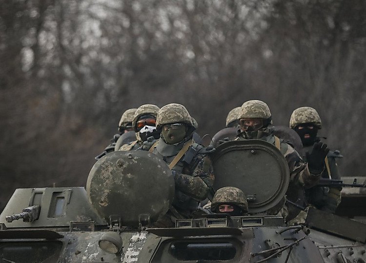 В Донбассе ухудшается ситуация: боевики идут в атаки по нескольким направлениями , -«ИС»