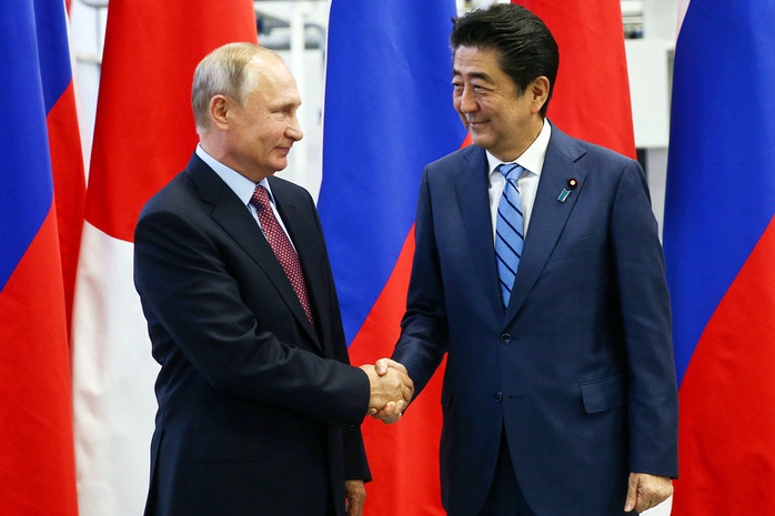 ​Судьба Курил уже решена, но торги продолжаются: громкие итоги встречи Абэ и Путина