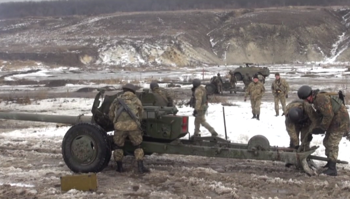 На Луганщине проходят большие боевые учения: как тренируются артиллеристы и минометчики ВСУ в АТО - опубликованы кадры