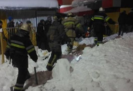 Обрушение крыши в Харькове: первое видео с места трагедии, названо точное количество раненых
