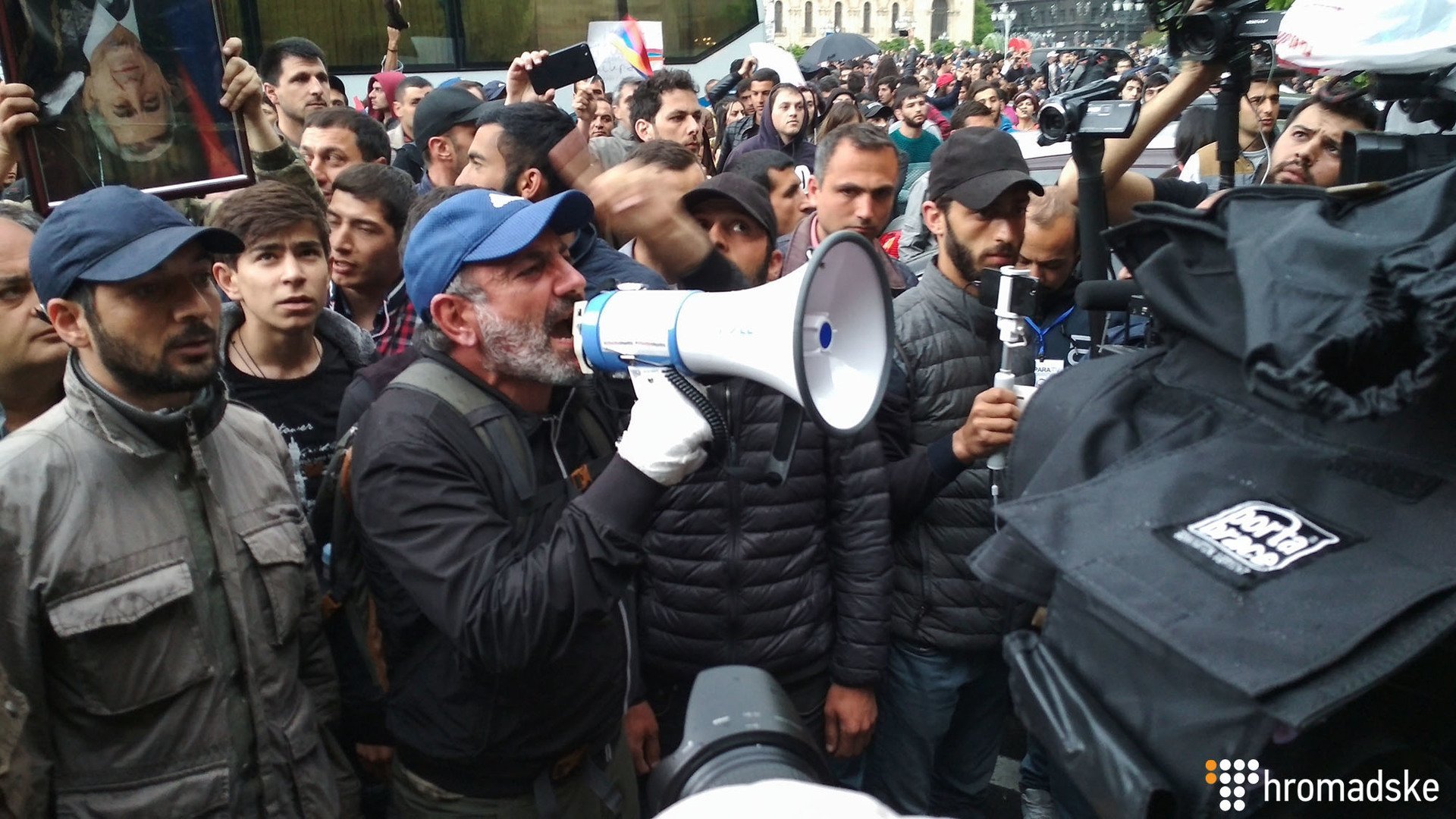 Что происходит в Армении на десятый день революции: митингующие намерены протестовать до победного конца - прямая трансляция