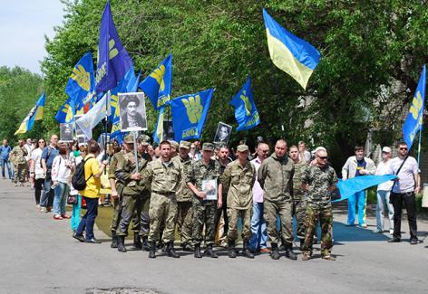  Проукраинский "Марш Героев" в Днепродзержинске: пророссийским провокаторам пришлось ретироваться 