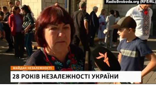 "Они растоптали мою душу", - маму погибшего АТОшника Аболмасова не пустили на Майдан с флагом Украины - видео