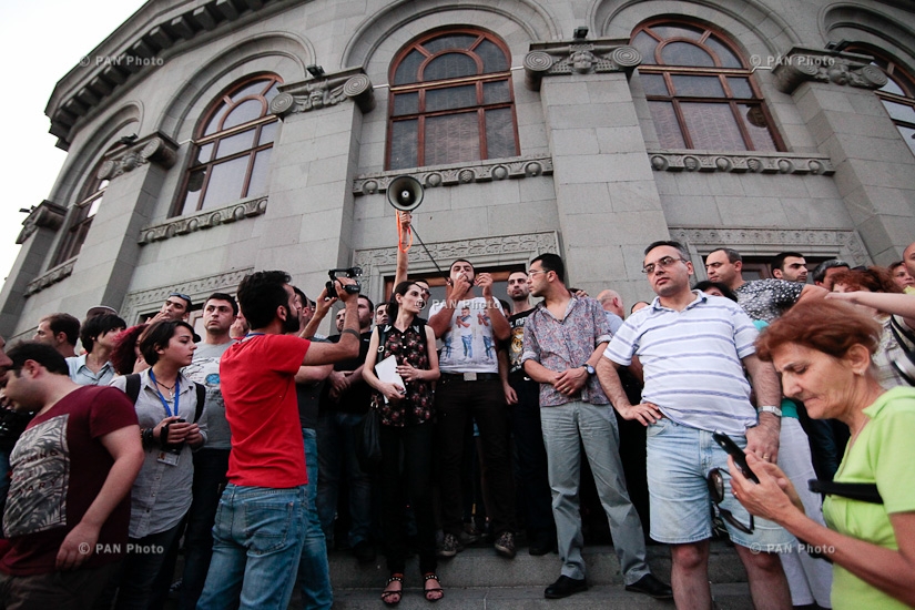 Майдана не будет! - В Армении почти придушили протест, заложники освобождены