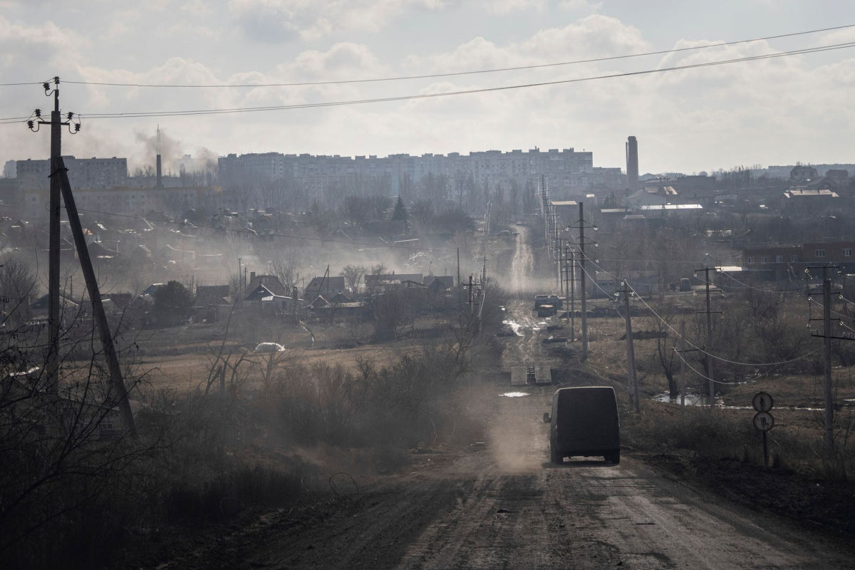 Противник пытается выйти на важную трассу, ведущую в Бахмут: в ISW рассказали о боях на Донбассе