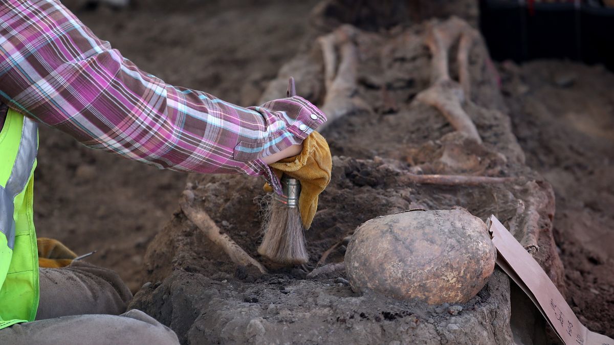 Нашли "вампира": ученые обнаружили останки прикованного к могиле ребенка