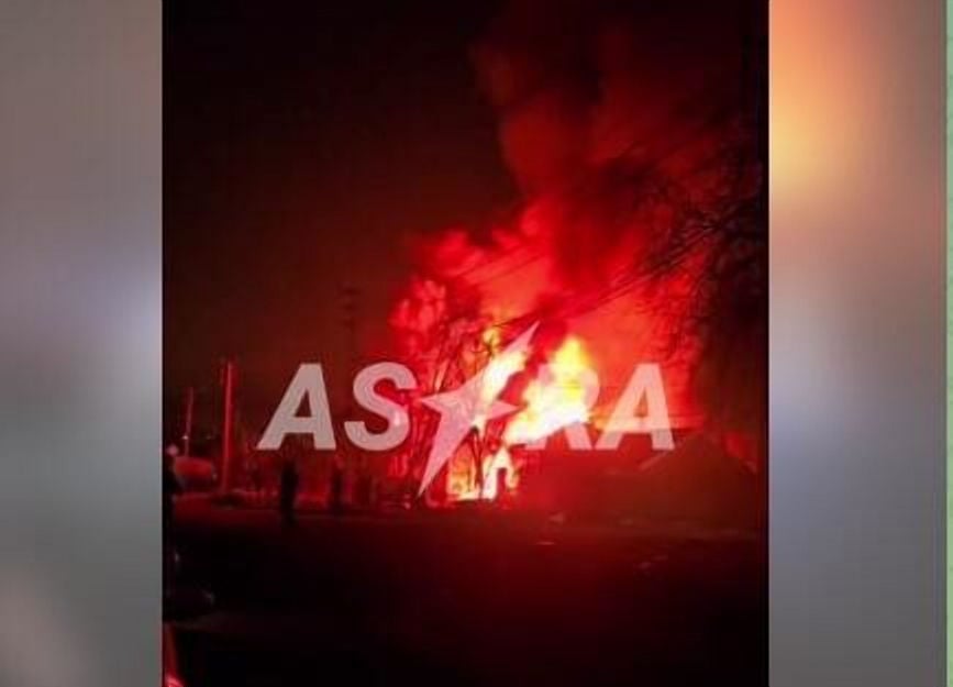 В Ростове полыхает танкер после удара БпЛА – в Сети показали видео