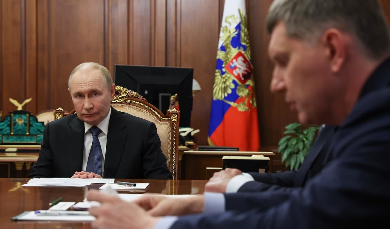 Путину доложили о негативном прогнозе по российской экономике, указав причины