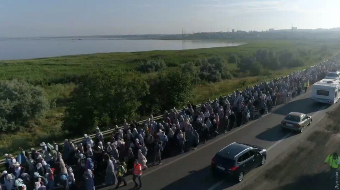 Прихожане Московского патриархата устроили транспортный коллапс под Одессой