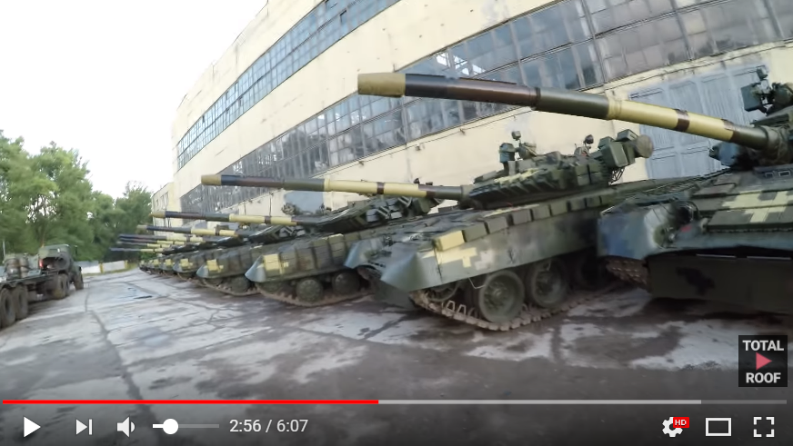 Огромное количество танков и бронетехники: опубликовано видео крупной военной базы под Харьковом
