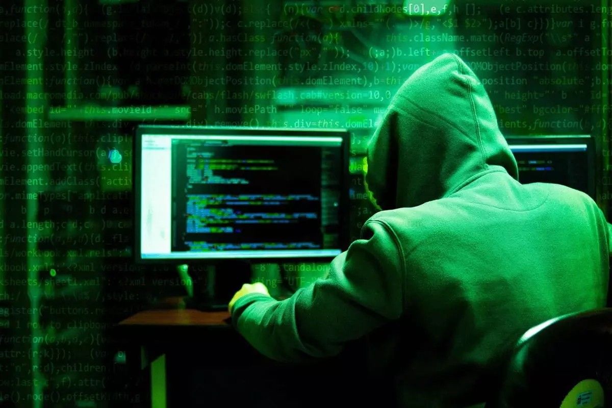 ​"Гаага ждет тебя", – хакеры взломали сайты судов России и разместили важное послание Путину