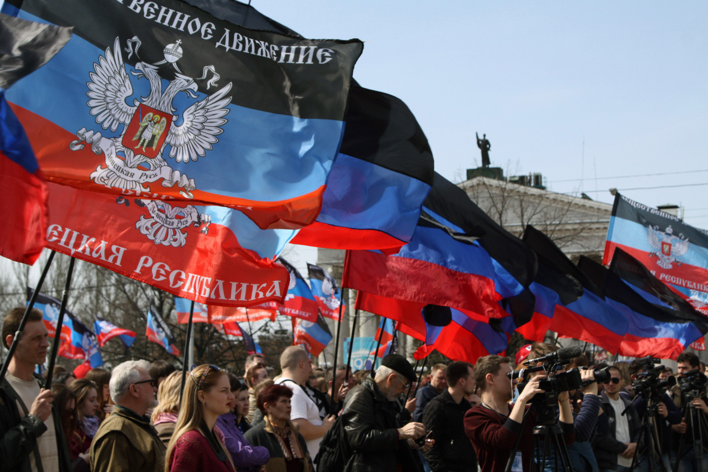 Боевики отменили повышение зарплат в Донецке, чиновники "ДНР" шокированы и не могут поверить, что их так обманули