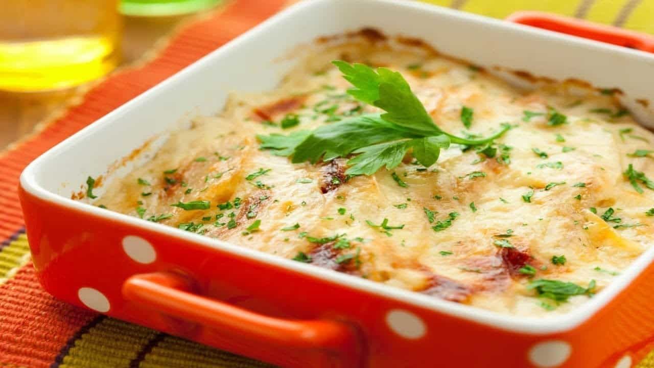 Рецепт слоеной картофельной запеканки: секреты приготовления сытного и вкусного блюда
