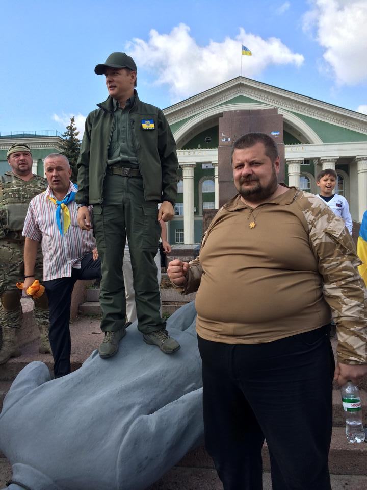 В Северодонецке Ляшко снес памятник Ленину