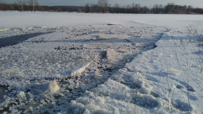 В Луцке под лед на реке провалился 13-летний мальчик: поисковая операция идет вторые сутки подряд - подробности