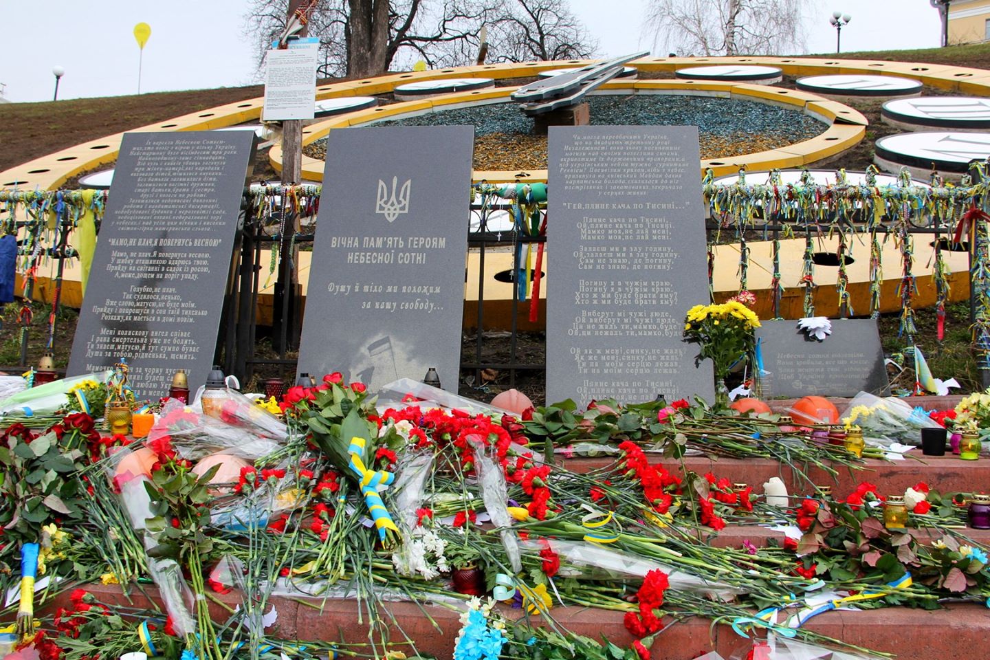 Полиция Киева задержала студента, справившего нужду на мемориал "Небесной сотни", - объяснение вандала