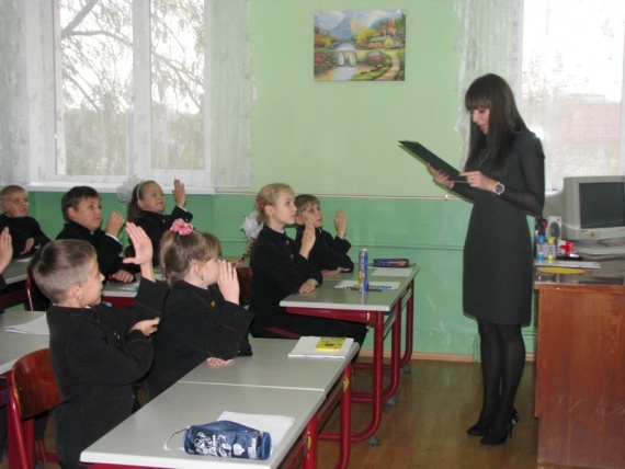 Пресс-центр ДНР: В школах Амвросиевки и Макеевки прозвенели первые звонки