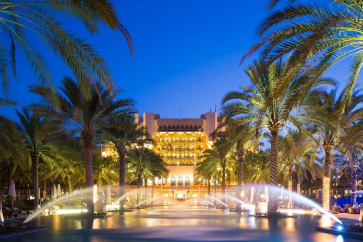 Люксовый номер за 200 тысяч: в СМИ появился ролик из отеля, в котором остановился Зеленский, посещая Оман