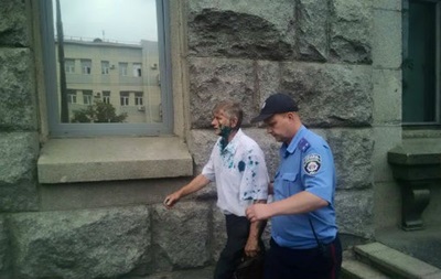 В Харькове пророссийского депутата горсовета облили зеленкой
