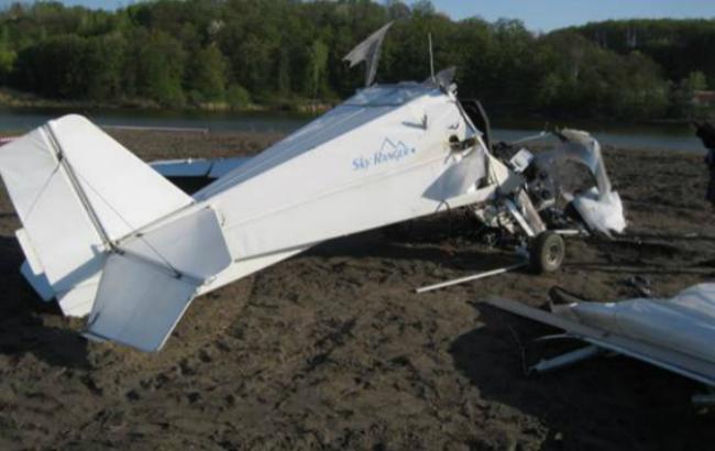 Легкомоторный самолет рухнул под Киевом