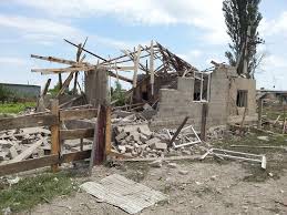 В Станично-Луганском снарядом разрушен жилой дом. Ранены трое человек