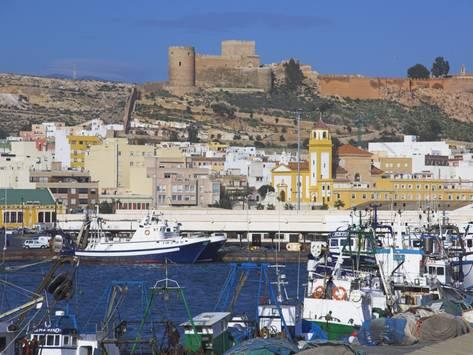 СМИ: в Испании взяли под арест судно с украинским экипажем на борту - опубликованы кадры