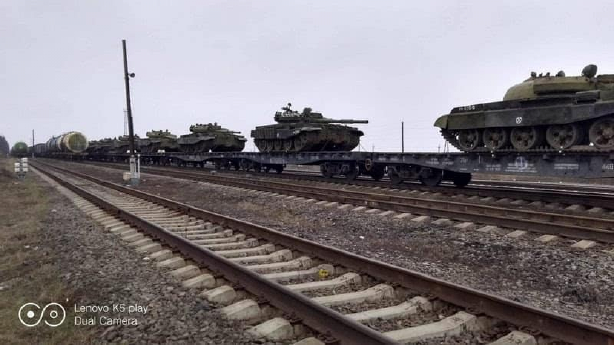 Гай показал, как Путин готовится к "нормандскому формату": в сторону Донецка стягиваются танки