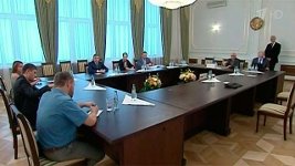 СМИ: в Минске ЛНР, ДНР и Киев договорились о прекращении огня в 18:00