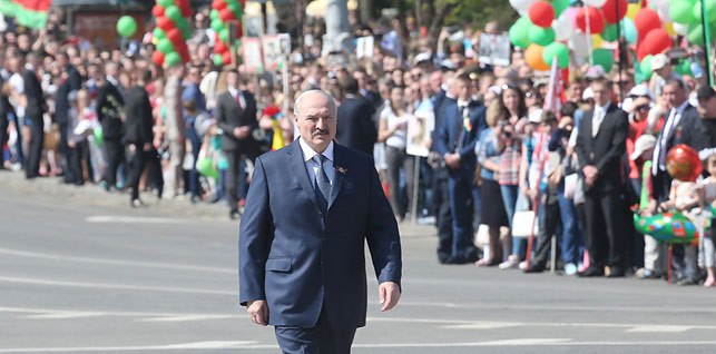 В Беларуси празднования проходят без военной техники и со своим символом Победы. Видео