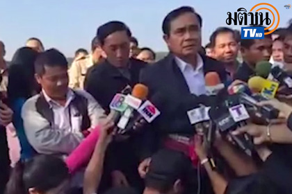 Премьер-министр Таиланда во время пресс-конференции потрепал журналиста за ухо