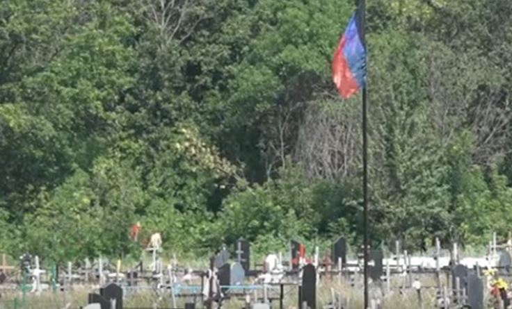 Разъяренные жители Донецка и Макеевки разгромили десятки могил боевиков – оккупанты сильно напуганы