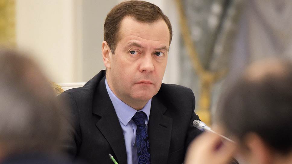 "Никакого обмена и возврата", - в Twitter жестко троллят Медведева за его пост с критикой Трампа