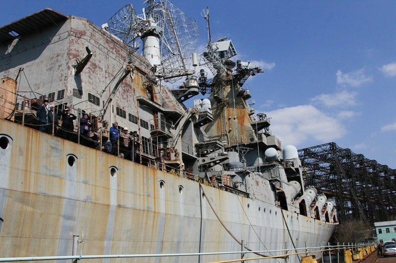 Ракетный крейсер Украина пойдет с молотка: его ржавеющую плоть хотят продать