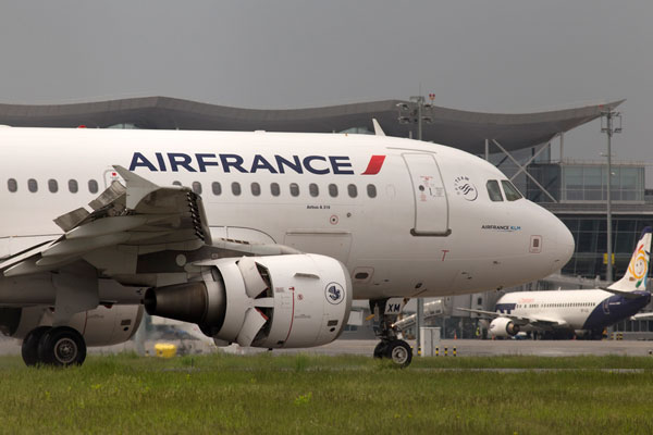 На борту лайнера Air France возникла угроза теракта: самолет экстренно сел в Кении