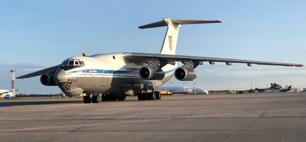 В Киеве приземлился транспортный Ил-76МД с эвакуированными из Афганистана