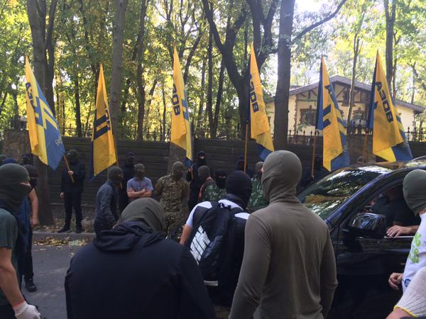 ​Подробности штурма батальном «Азов» особняка Добкина в Харькове